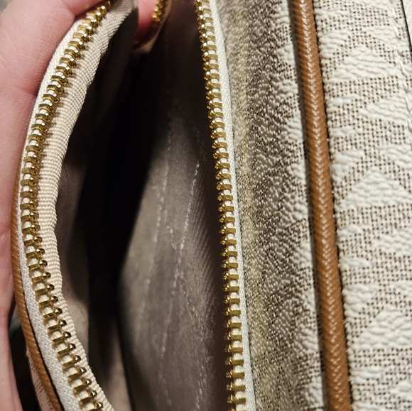 Michael Kors Crossbody Handbag - Picture 4 of 9